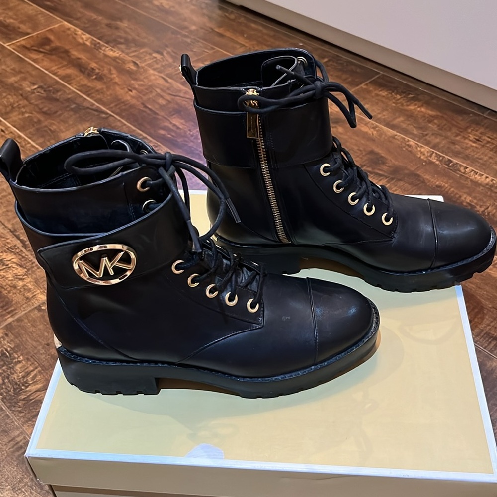 Brand new in Box! Never worn. women’s MK ankle boots size 6